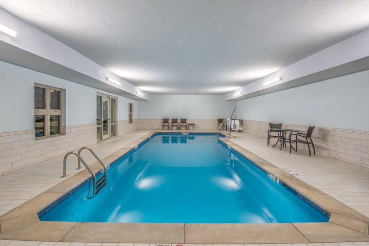 Holiday Inn Express & Suites Shawnee-Kansas City West by IHG