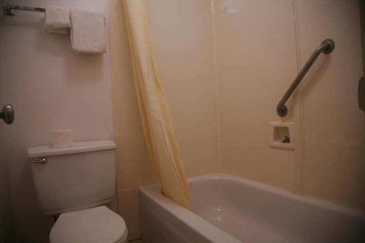 Room 18 of 28