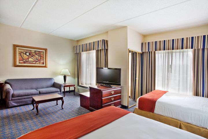 Holiday Inn Express Hotel & Suites by IHG
