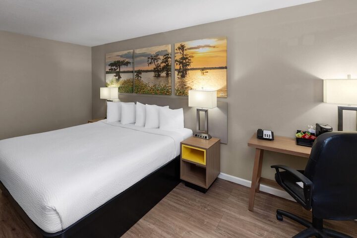 Days Inn by Wyndham Mountain Home