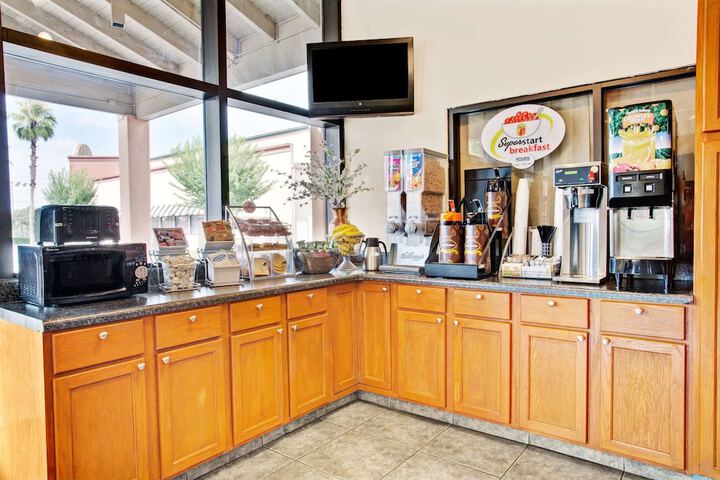 Breakfast/Coffee Service 15 of 16