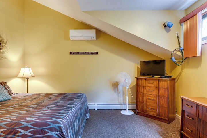 Bartlett Townhome w / Balcony: 1 Mi to Ski Resort!