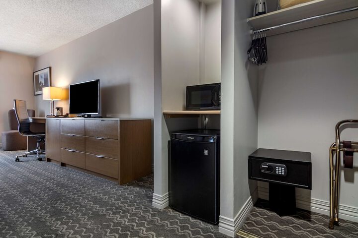 Room 25 of 66