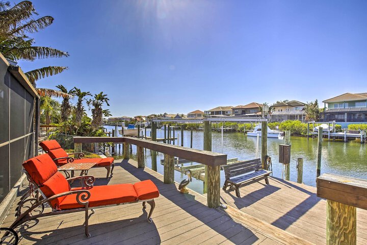 Tropical Apollo Beach House w / Pool & Dock!