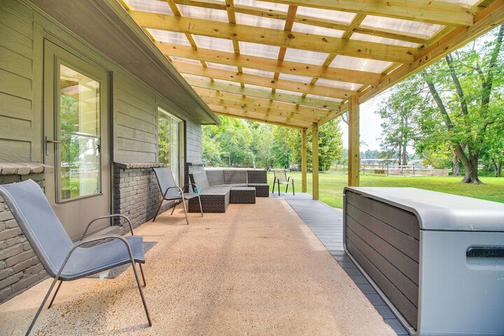 On-site Lake Access: Pet-friendly Vinita Home