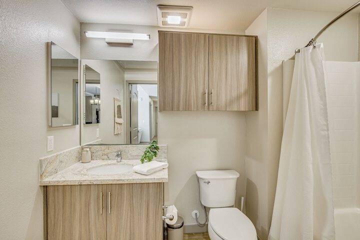 By Seaport Village & Navy Base! Chic Condo w / Pool