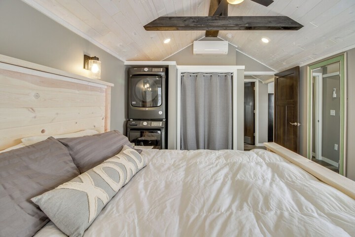 Pet-friendly Cabin w / Lake Access & Patio in Dent