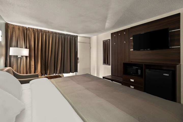 Room 18 of 29