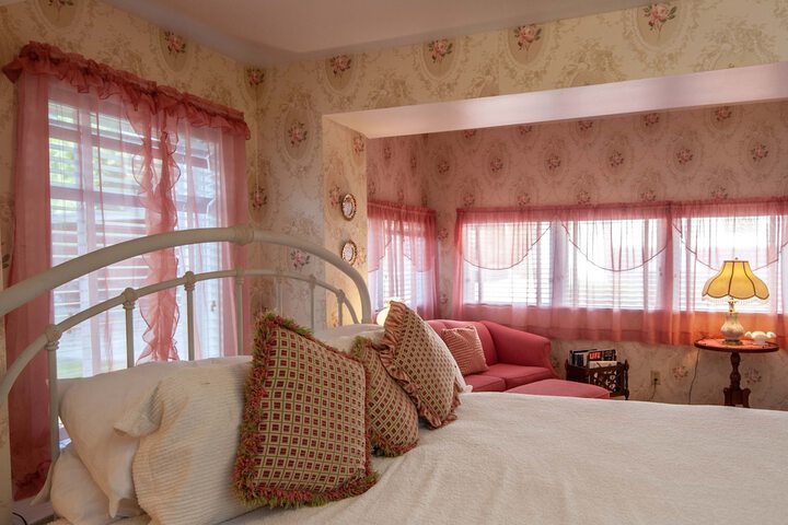 Room 15 of 216
