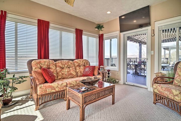Spacious Baneberry Home w / Lake Douglas Views!