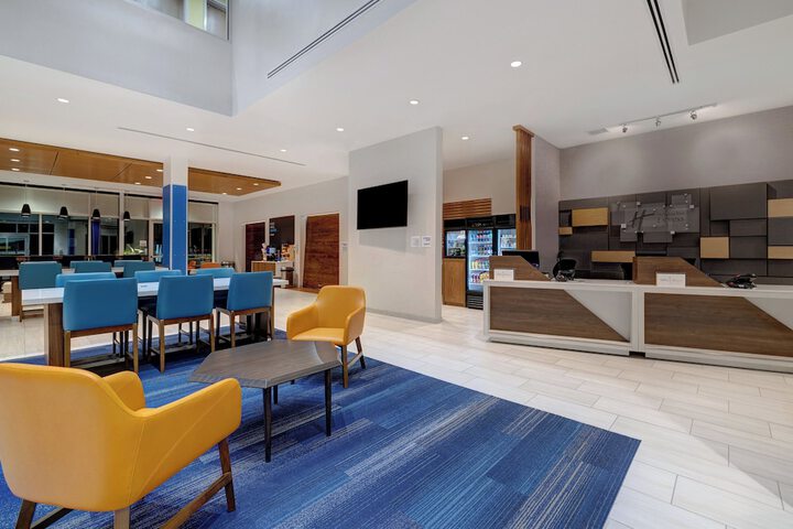 Holiday Inn Express & Suites Glendale Downtown by IHG