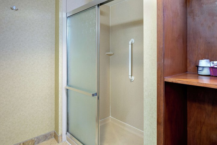 Room 15 of 23