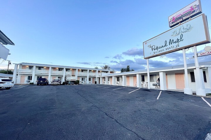 Hotel 7 of 63