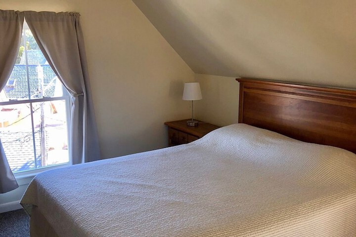 Room 4 of 11