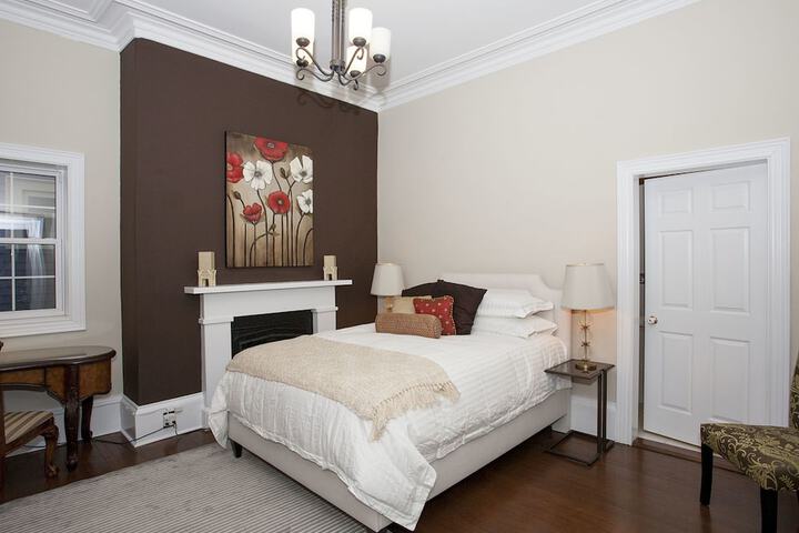 Room 18 of 28