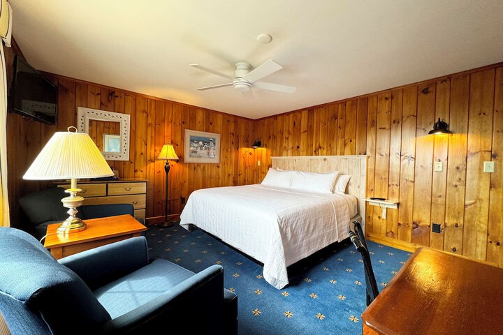 Room 53 of 77