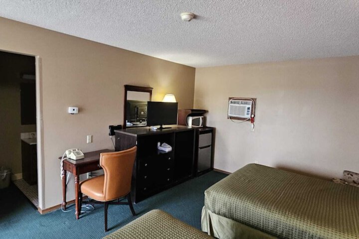Colonial Inn Dyersville