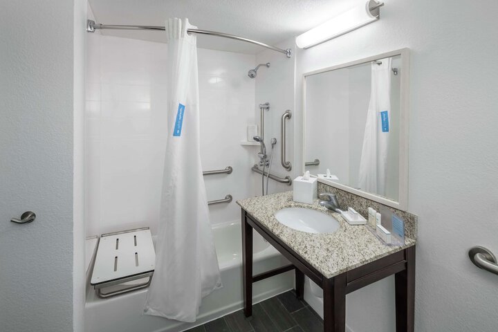 Room 16 of 42