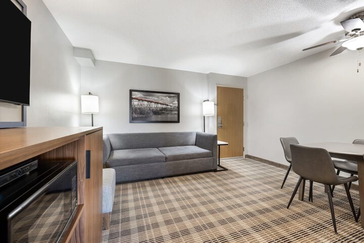 AmericInn by Wyndham Valley City - Conference Center