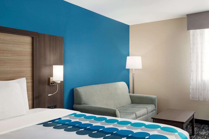 Room 27 of 51