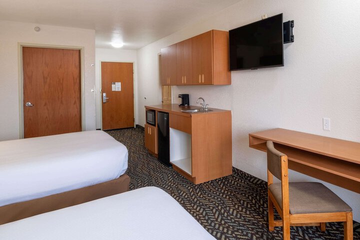 Room 33 of 52