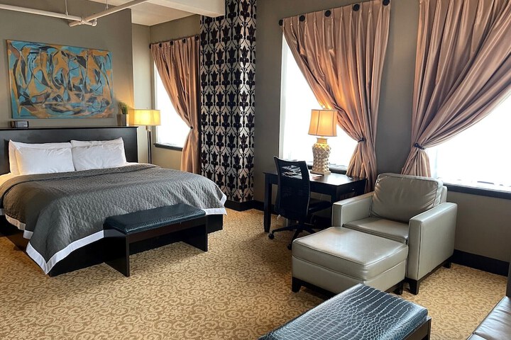 The Giacomo Niagara Falls NY an Ascend Collection Hotel
