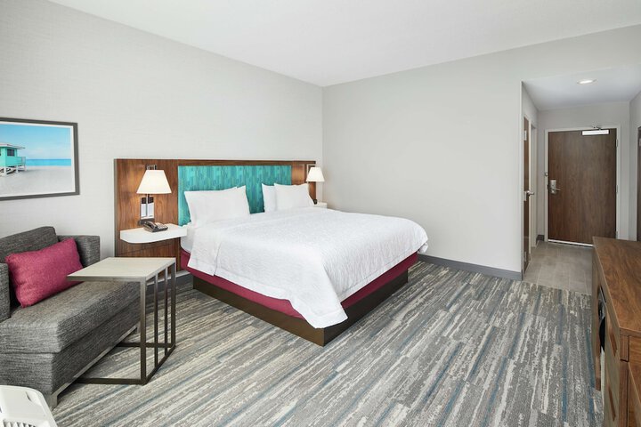 Room 7 of 33