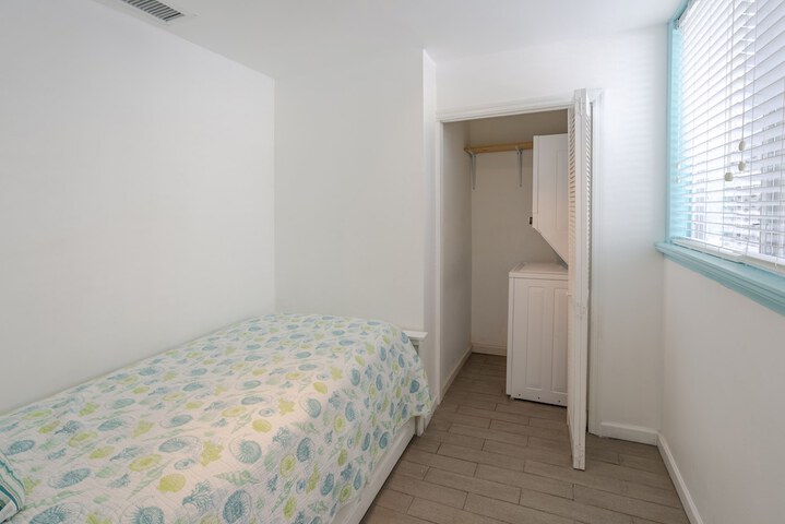 Room 33 of 74