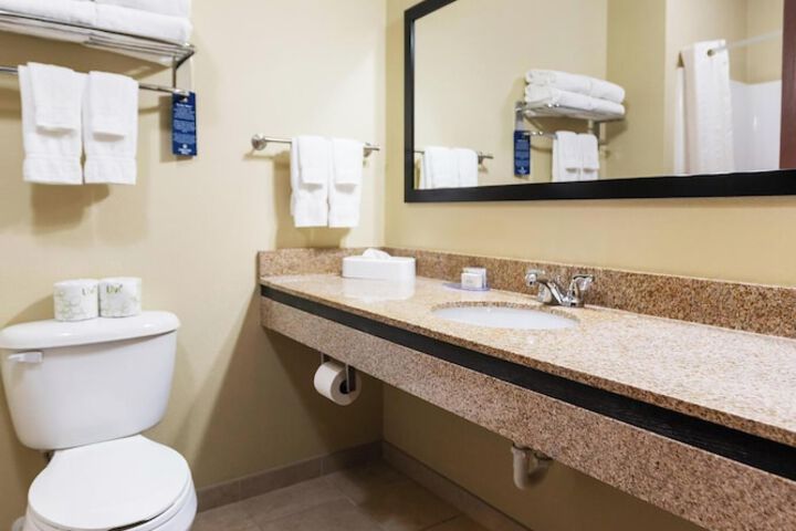 Cobblestone Inn & Suites - Bloomfield