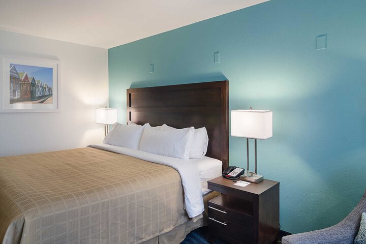 Room 20 of 39