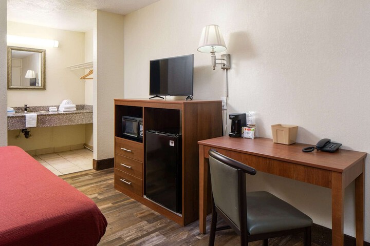 Room 53 of 59