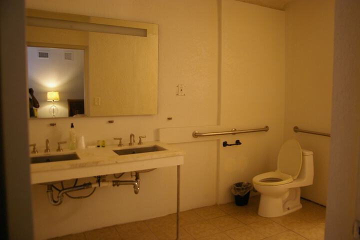 Room 11 of 25