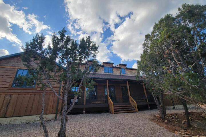 East Zion Trails Retreat-Hot tub Resort Amenities, Exceptional