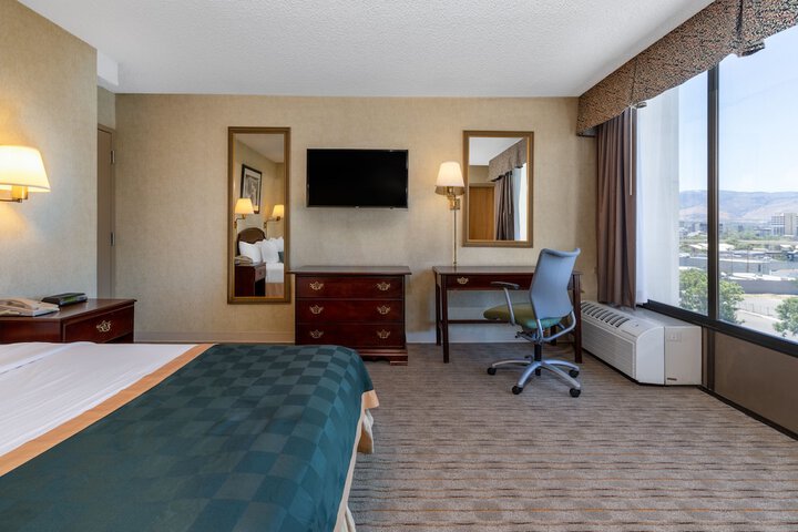 Ramada by Wyndham Reno Hotel and Casino