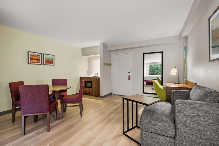 Room 19 of 40
