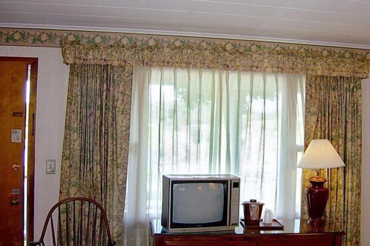 West Road Motel