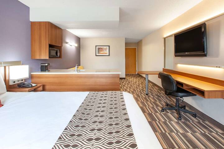 Room 10 of 25