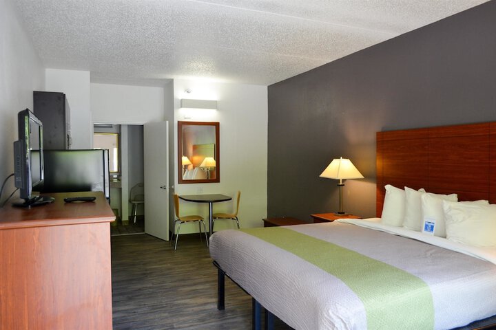 Room 6 of 24