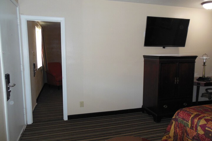 Room 37 of 48