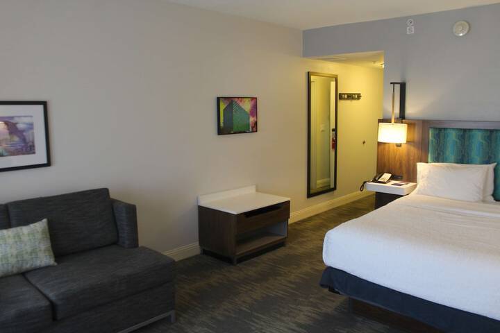 Room 52 of 121