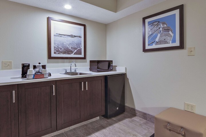 Room 10 of 27