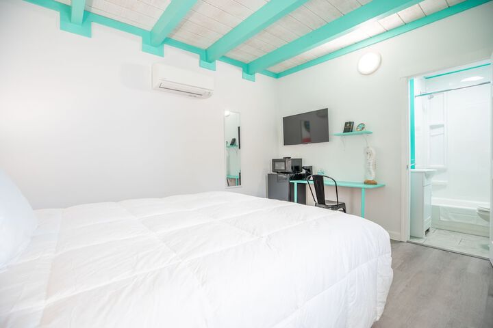 Room 9 of 20