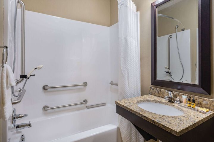 Hawthorn Extended Stay by Wyndham Dickinson