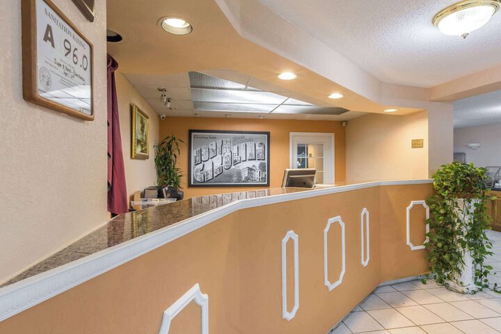 Super 8 by Wyndham Black Mountain / Asheville East