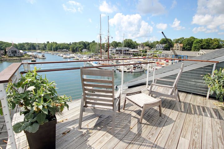 The Boathouse Waterfront Hotel & Marina