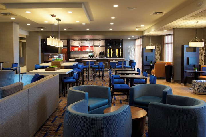 Courtyard by Marriott Bloomington