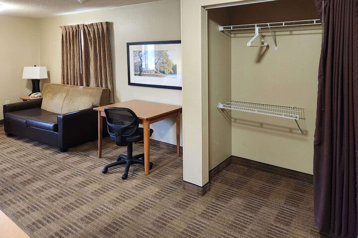 Room 6 of 14