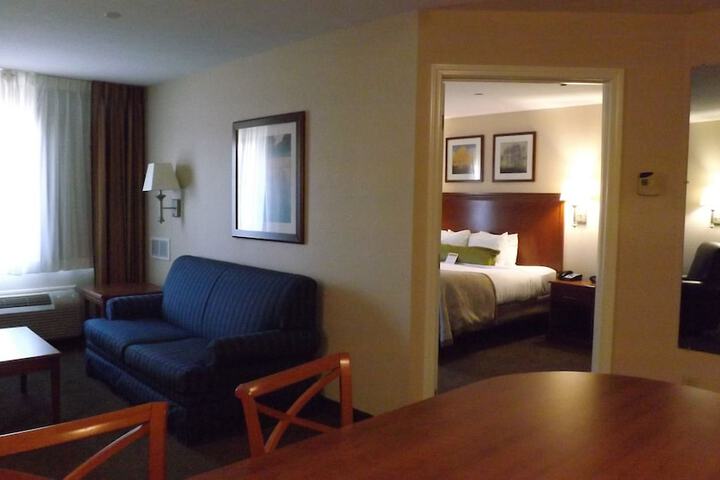 Room 5 of 10