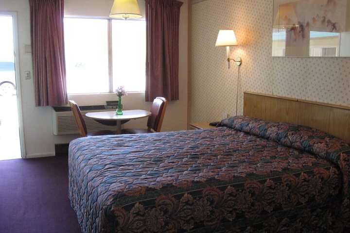Room 13 of 18