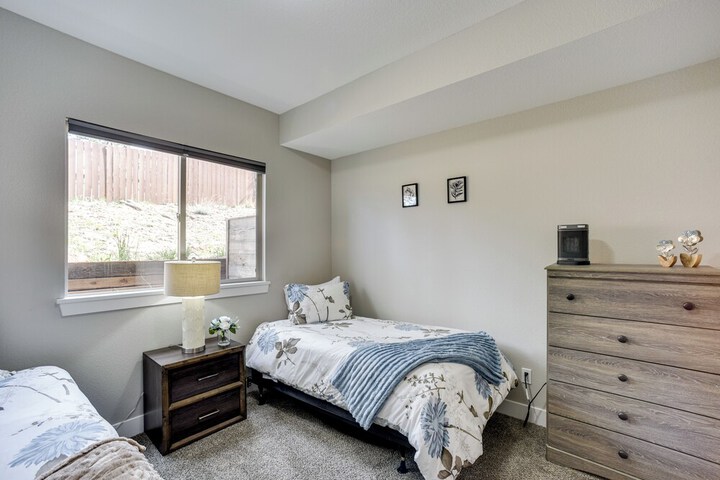 Dtwn Woodland Park Townhome w / Covered Deck